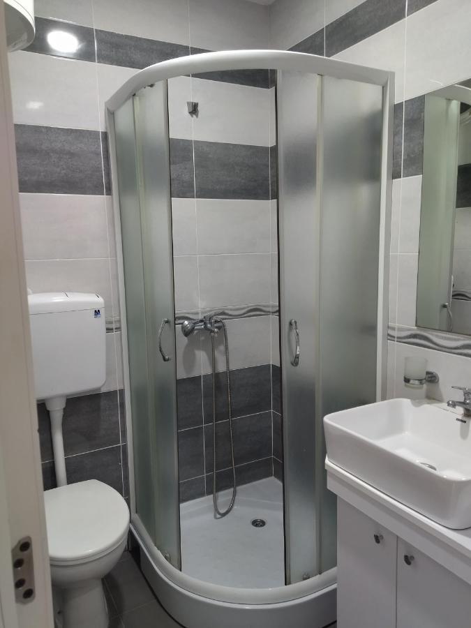 Atina Lux Hostel Leskovac  Luaran gambar